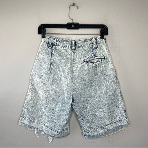 TARAZZIA SPORT Vintage Grunge High Waisted Pleated Acid Washed Denim Jean Shorts - Picture 6 of 9